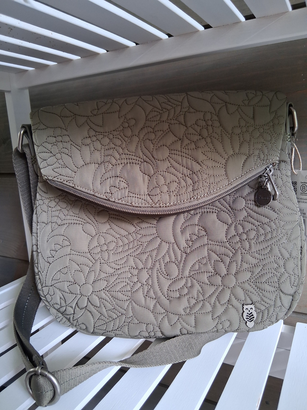 Sakroots Quilted Crossbody Bag - Taupe Floral Repreve Eco-Friendly
🌿 Sakroots - Picture 11 of 11